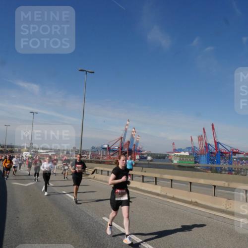 03.10.2025 - Köhlbrandbrückenlauf Matties Gatica Varas http://msf.ph/oto/8993446 03.10.2025 12:46:17 Position 2  meine-sportfotos.de