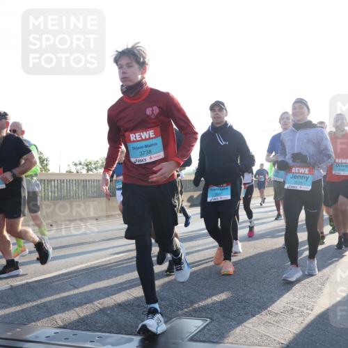 03.10.2025 - Köhlbrandbrückenlauf Luisa Fischer http://msf.ph/oto/8993448 03.10.2025 10:19:36 Position 3 1391, 3738, 3252, 3535, 3537, 1, 2144 meine-sportfotos.de