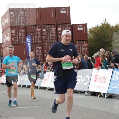 03.10.2025 - Köhlbrandbrückenlauf Yannick Fuchs http://msf.ph/oto/8993449 03.10.2025 16:04:05 Ziel 7257, 7281, 7297, 7392, 7451, 7466, 7599, 7798, 9149, 9306, 9377, 9562, 9744 meine-sportfotos.de