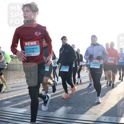 03.10.2025 - Köhlbrandbrückenlauf Luisa Fischer http://msf.ph/oto/8993452 03.10.2025 10:19:36 Position 3 3738, 3537, 3535, 2144 meine-sportfotos.de