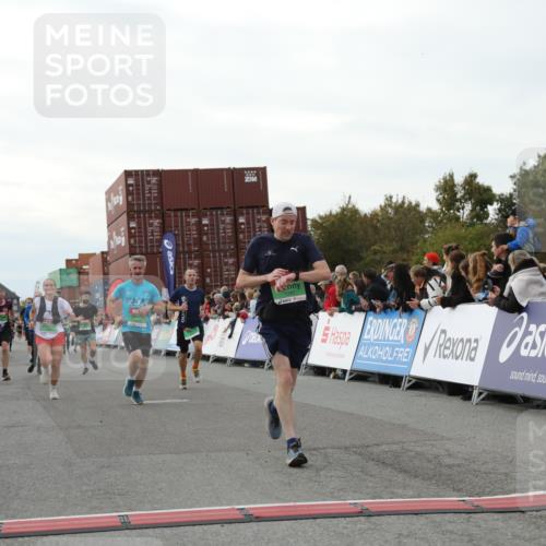 03.10.2025 - Köhlbrandbrückenlauf Yannick Fuchs http://msf.ph/oto/8993456 03.10.2025 16:04:06 Ziel 7281, 7297, 7392, 7451, 7466, 7599, 7798, 8082, 9149, 9306, 9377, 9562, 9618 meine-sportfotos.de