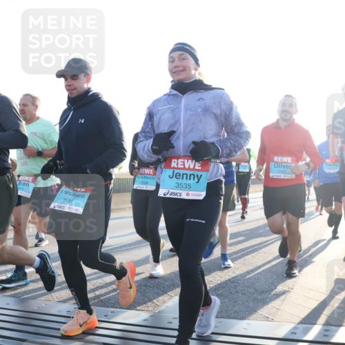 03.10.2025 - Köhlbrandbrückenlauf Luisa Fischer http://msf.ph/oto/8993457 03.10.2025 10:19:37 Position 3 3162, 126, 3416, 3537, 3538, 3535, 2165, 2144 meine-sportfotos.de