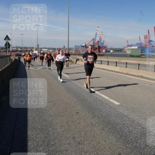 03.10.2025 - Köhlbrandbrückenlauf Matties Gatica Varas http://msf.ph/oto/8993460 03.10.2025 12:46:19 Position 2  meine-sportfotos.de