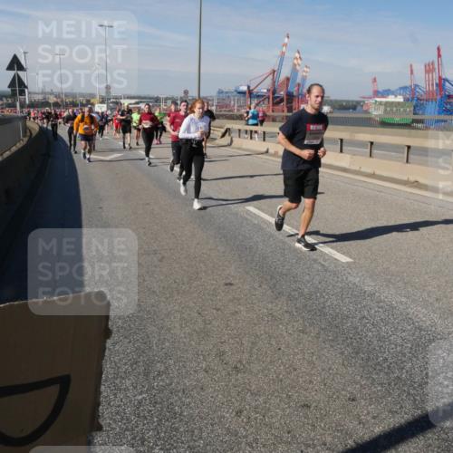 03.10.2025 - Köhlbrandbrückenlauf Matties Gatica Varas http://msf.ph/oto/8993462 03.10.2025 12:46:19 Position 2  meine-sportfotos.de