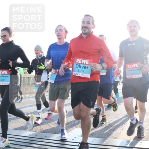 03.10.2025 - Köhlbrandbrückenlauf Luisa Fischer http://msf.ph/oto/8993464 03.10.2025 10:19:38 Position 3 3538, 2165, 171, 2144 meine-sportfotos.de