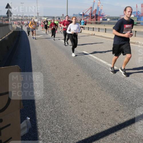 03.10.2025 - Köhlbrandbrückenlauf Matties Gatica Varas http://msf.ph/oto/8993468 03.10.2025 12:46:20 Position 2  meine-sportfotos.de