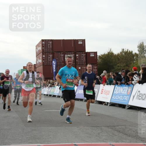 03.10.2025 - Köhlbrandbrückenlauf Yannick Fuchs http://msf.ph/oto/8993501 03.10.2025 16:04:07 Ziel 7281, 7297, 7392, 7451, 7466, 7599, 7798, 8082, 9149, 9306, 9377, 9562, 9618 meine-sportfotos.de