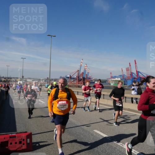 03.10.2025 - Köhlbrandbrückenlauf Matties Gatica Varas http://msf.ph/oto/8993507 03.10.2025 12:46:25 Position 2 4224 meine-sportfotos.de