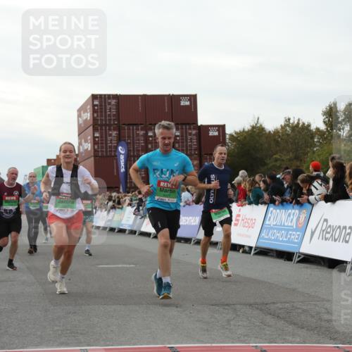 03.10.2025 - Köhlbrandbrückenlauf Yannick Fuchs http://msf.ph/oto/8993510 03.10.2025 16:04:07 Ziel 7281, 7297, 7392, 7451, 7466, 7599, 7798, 8082, 9149, 9306, 9377, 9562, 9618 meine-sportfotos.de