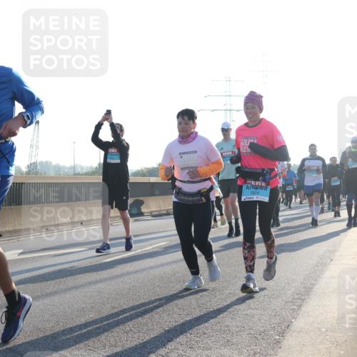 03.10.2025 - Köhlbrandbrückenlauf Luisa Fischer http://msf.ph/oto/8993513 03.10.2025 10:19:43 Position 3 2448, 1804, 1 meine-sportfotos.de