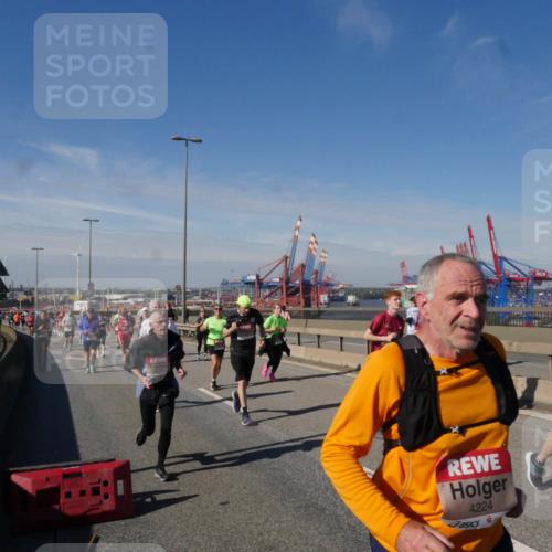 03.10.2025 - Köhlbrandbrückenlauf Matties Gatica Varas http://msf.ph/oto/8993514 03.10.2025 12:46:26 Position 2 4224, 111 meine-sportfotos.de