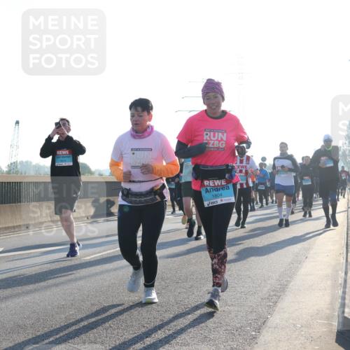 03.10.2025 - Köhlbrandbrückenlauf Luisa Fischer http://msf.ph/oto/8993518 03.10.2025 10:19:43 Position 3 1804 meine-sportfotos.de