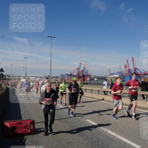 03.10.2025 - Köhlbrandbrückenlauf Matties Gatica Varas http://msf.ph/oto/8993519 03.10.2025 12:46:26 Position 2  meine-sportfotos.de