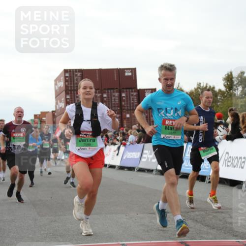 03.10.2025 - Köhlbrandbrückenlauf Yannick Fuchs http://msf.ph/oto/8993524 03.10.2025 16:04:08 Ziel 7281, 7297, 7392, 7451, 7466, 7599, 7798, 8082, 9149, 9306, 9377, 9562, 9618 meine-sportfotos.de