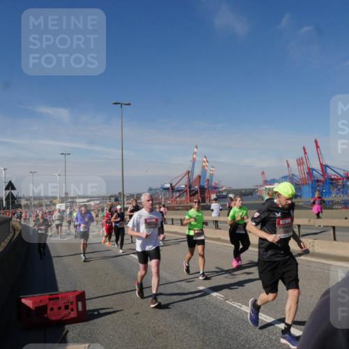 03.10.2025 - Köhlbrandbrückenlauf Matties Gatica Varas http://msf.ph/oto/8993532 03.10.2025 12:46:27 Position 2  meine-sportfotos.de