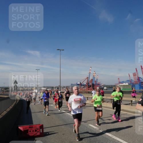 03.10.2025 - Köhlbrandbrückenlauf Matties Gatica Varas http://msf.ph/oto/8993534 03.10.2025 12:46:28 Position 2 5147 meine-sportfotos.de
