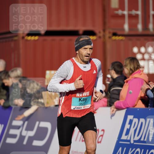 03.10.2025 - Köhlbrandbrückenlauf Michael Burmester http://msf.ph/oto/8993535 03.10.2025 09:54:50 Ziel 1268, 2961, 3193, 3376, 3527 meine-sportfotos.de