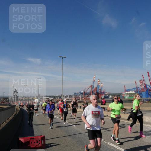 03.10.2025 - Köhlbrandbrückenlauf Matties Gatica Varas http://msf.ph/oto/8993537 03.10.2025 12:46:28 Position 2 4563 meine-sportfotos.de