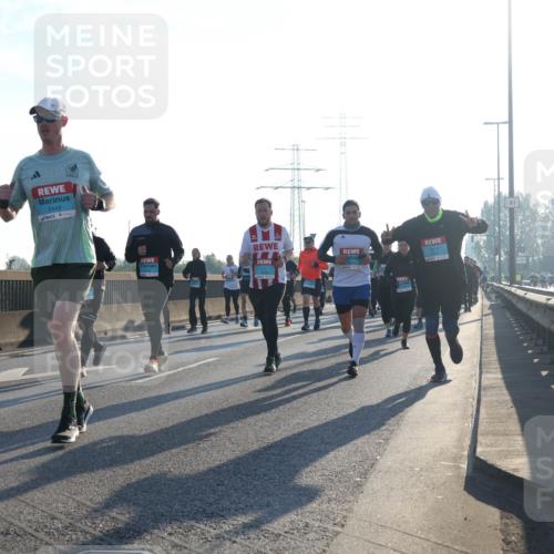 03.10.2025 - Köhlbrandbrückenlauf Luisa Fischer http://msf.ph/oto/8993541 03.10.2025 10:19:45 Position 3 2449 meine-sportfotos.de