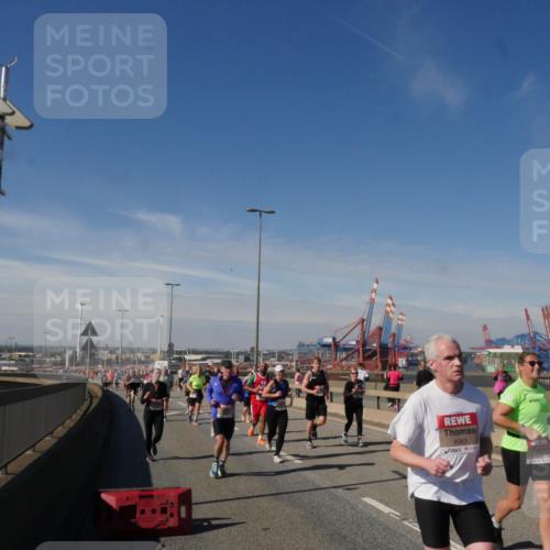 03.10.2025 - Köhlbrandbrückenlauf Matties Gatica Varas http://msf.ph/oto/8993542 03.10.2025 12:46:29 Position 2 4563 meine-sportfotos.de