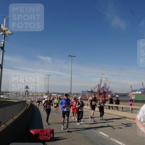 03.10.2025 - Köhlbrandbrückenlauf Matties Gatica Varas http://msf.ph/oto/8993544 03.10.2025 12:46:29 Position 2 4563 meine-sportfotos.de