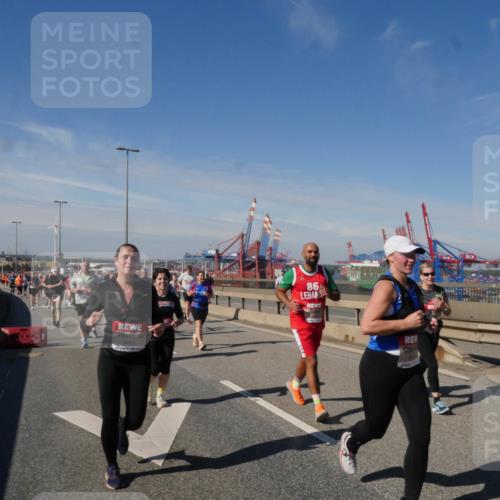 03.10.2025 - Köhlbrandbrückenlauf Matties Gatica Varas http://msf.ph/oto/8993556 03.10.2025 12:46:35 Position 2 4410, 86 meine-sportfotos.de