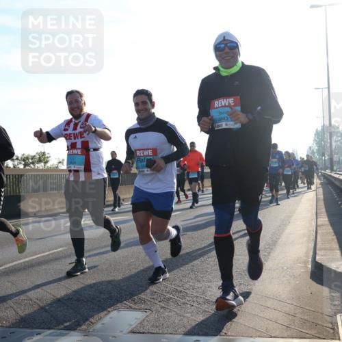 03.10.2025 - Köhlbrandbrückenlauf Luisa Fischer http://msf.ph/oto/8993561 03.10.2025 10:19:47 Position 3 3828, 3843 meine-sportfotos.de
