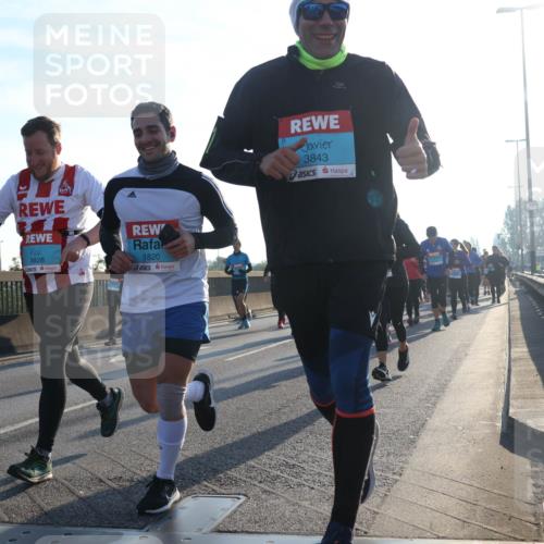 03.10.2025 - Köhlbrandbrückenlauf Luisa Fischer http://msf.ph/oto/8993565 03.10.2025 10:19:47 Position 3 3828, 1820, 3843 meine-sportfotos.de