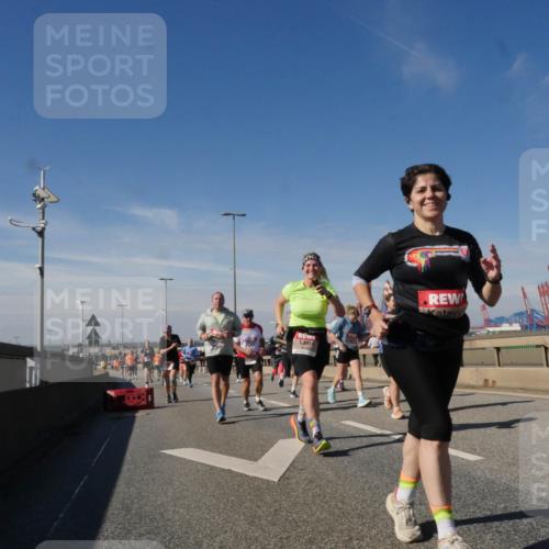 03.10.2025 - Köhlbrandbrückenlauf Matties Gatica Varas http://msf.ph/oto/8993567 03.10.2025 12:46:36 Position 2  meine-sportfotos.de