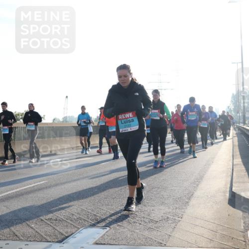 03.10.2025 - Köhlbrandbrückenlauf Luisa Fischer http://msf.ph/oto/8993575 03.10.2025 10:19:48 Position 3 2122 meine-sportfotos.de