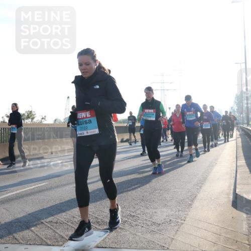 03.10.2025 - Köhlbrandbrückenlauf Luisa Fischer http://msf.ph/oto/8993578 03.10.2025 10:19:49 Position 3 2122 meine-sportfotos.de