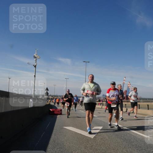 03.10.2025 - Köhlbrandbrückenlauf Matties Gatica Varas http://msf.ph/oto/8993579 03.10.2025 12:46:37 Position 2  meine-sportfotos.de