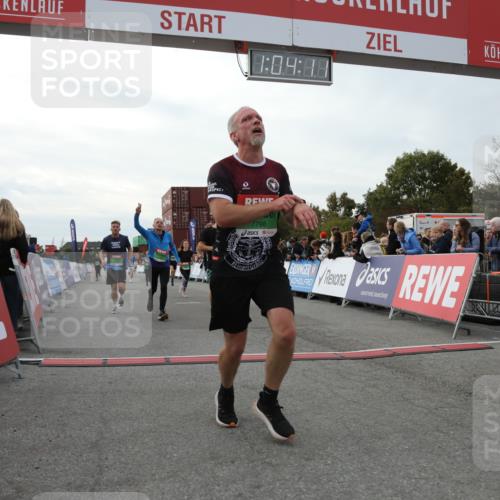 03.10.2025 - Köhlbrandbrückenlauf Yannick Fuchs http://msf.ph/oto/8993584 03.10.2025 16:04:09 Ziel 7281, 7297, 7392, 7451, 7466, 7599, 7611, 7798, 8082, 9149, 9306, 9377, 9562, 9618 meine-sportfotos.de