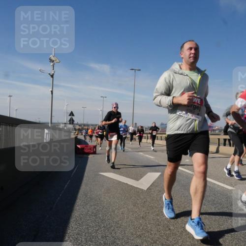 03.10.2025 - Köhlbrandbrückenlauf Matties Gatica Varas http://msf.ph/oto/8993588 03.10.2025 12:46:38 Position 2 4383, 6665 meine-sportfotos.de