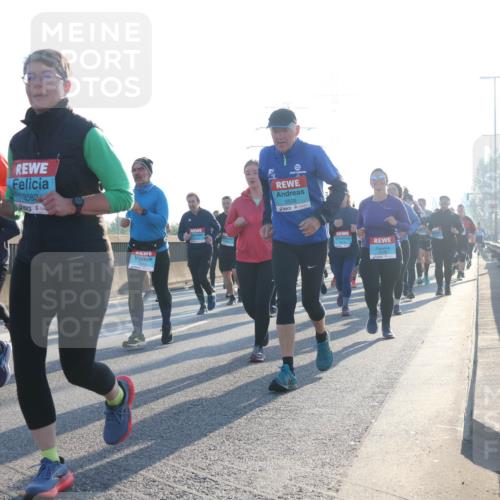 03.10.2025 - Köhlbrandbrückenlauf Luisa Fischer http://msf.ph/oto/8993594 03.10.2025 10:19:50 Position 3 2007, 3582, 3509 meine-sportfotos.de