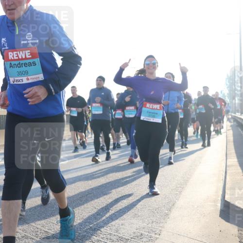 03.10.2025 - Köhlbrandbrückenlauf Luisa Fischer http://msf.ph/oto/8993610 03.10.2025 10:19:51 Position 3 3114, 2000, 3509, 3726 meine-sportfotos.de