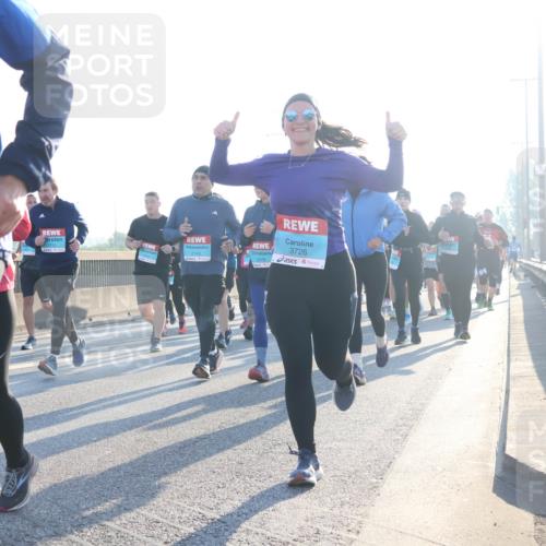 03.10.2025 - Köhlbrandbrückenlauf Luisa Fischer http://msf.ph/oto/8993614 03.10.2025 10:19:52 Position 3 2000, 3509, 2140, 3726, 1 meine-sportfotos.de