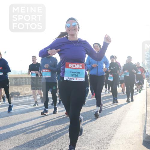03.10.2025 - Köhlbrandbrückenlauf Luisa Fischer http://msf.ph/oto/8993617 03.10.2025 10:19:52 Position 3 2140, 3726 meine-sportfotos.de