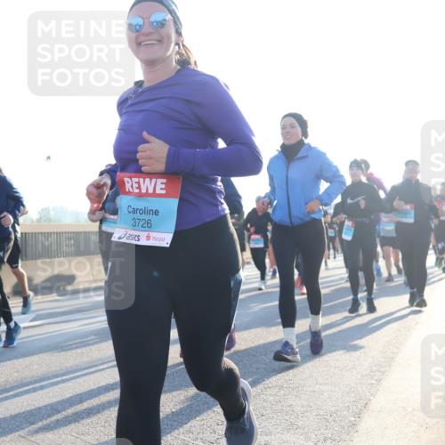 03.10.2025 - Köhlbrandbrückenlauf Luisa Fischer http://msf.ph/oto/8993618 03.10.2025 10:19:52 Position 3 1712, 3726 meine-sportfotos.de