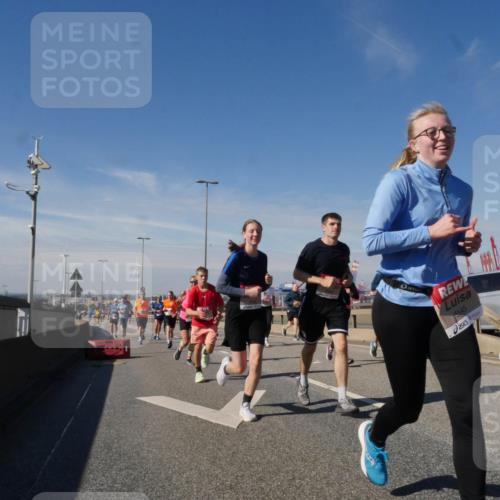 03.10.2025 - Köhlbrandbrückenlauf Matties Gatica Varas http://msf.ph/oto/8993624 03.10.2025 12:46:43 Position 2 5145 meine-sportfotos.de