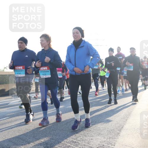 03.10.2025 - Köhlbrandbrückenlauf Luisa Fischer http://msf.ph/oto/8993625 03.10.2025 10:19:53 Position 3 2140, 2078 meine-sportfotos.de