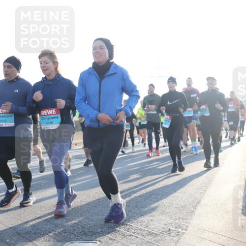 03.10.2025 - Köhlbrandbrückenlauf Luisa Fischer http://msf.ph/oto/8993629 03.10.2025 10:19:53 Position 3 2140, 2078 meine-sportfotos.de