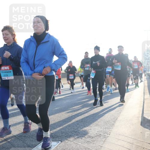 03.10.2025 - Köhlbrandbrückenlauf Luisa Fischer http://msf.ph/oto/8993631 03.10.2025 10:19:54 Position 3 2140, 2078 meine-sportfotos.de