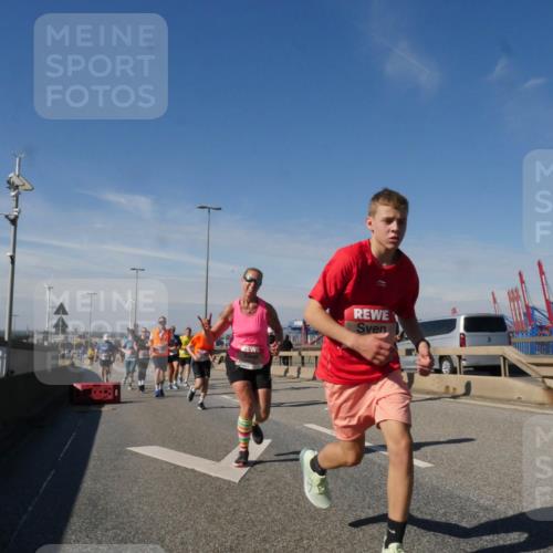03.10.2025 - Köhlbrandbrückenlauf Matties Gatica Varas http://msf.ph/oto/8993642 03.10.2025 12:46:45 Position 2  meine-sportfotos.de