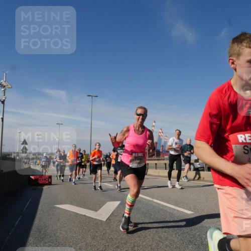 03.10.2025 - Köhlbrandbrückenlauf Matties Gatica Varas http://msf.ph/oto/8993644 03.10.2025 12:46:45 Position 2 4612, 4146 meine-sportfotos.de
