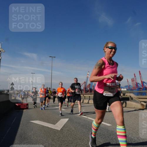 03.10.2025 - Köhlbrandbrückenlauf Matties Gatica Varas http://msf.ph/oto/8993650 03.10.2025 12:46:46 Position 2 9, 4612 meine-sportfotos.de