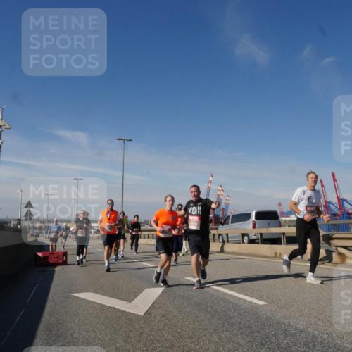 03.10.2025 - Köhlbrandbrückenlauf Matties Gatica Varas http://msf.ph/oto/8993653 03.10.2025 12:46:46 Position 2  meine-sportfotos.de