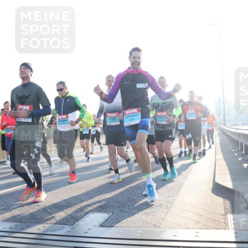 03.10.2025 - Köhlbrandbrückenlauf Luisa Fischer http://msf.ph/oto/8993657 03.10.2025 10:19:56 Position 3 2969, 2512, 64 meine-sportfotos.de