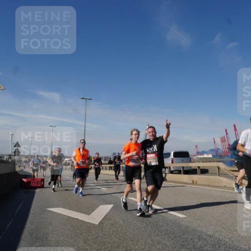 03.10.2025 - Köhlbrandbrückenlauf Matties Gatica Varas http://msf.ph/oto/8993658 03.10.2025 12:46:47 Position 2  meine-sportfotos.de