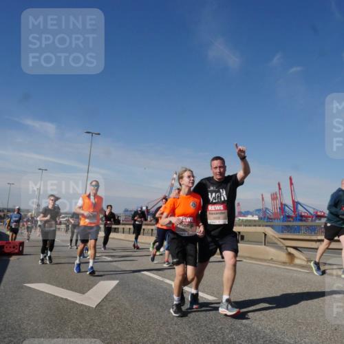 03.10.2025 - Köhlbrandbrückenlauf Matties Gatica Varas http://msf.ph/oto/8993664 03.10.2025 12:46:47 Position 2 5054, 4406 meine-sportfotos.de